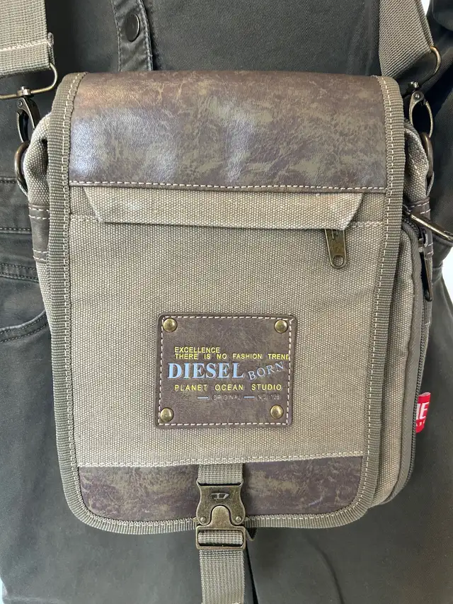 Diesel* canvas crossbody bag in Women's - Bags & Wallets in Barrie - Image 2