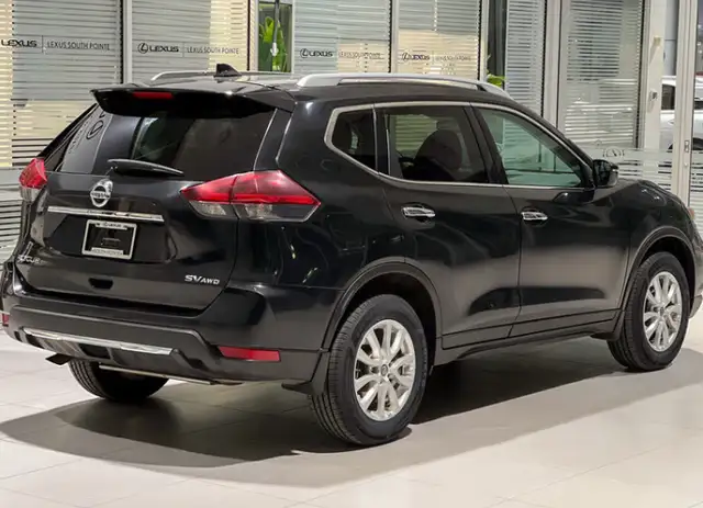  2018 Nissan  rogue AWD Beautiful in Cars & Trucks in Winnipeg - Image 4