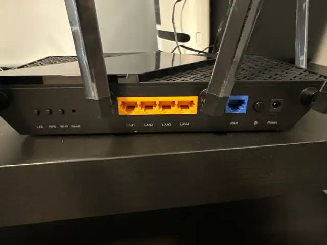 TP Link - Router and Wifi Extender511719579657195522