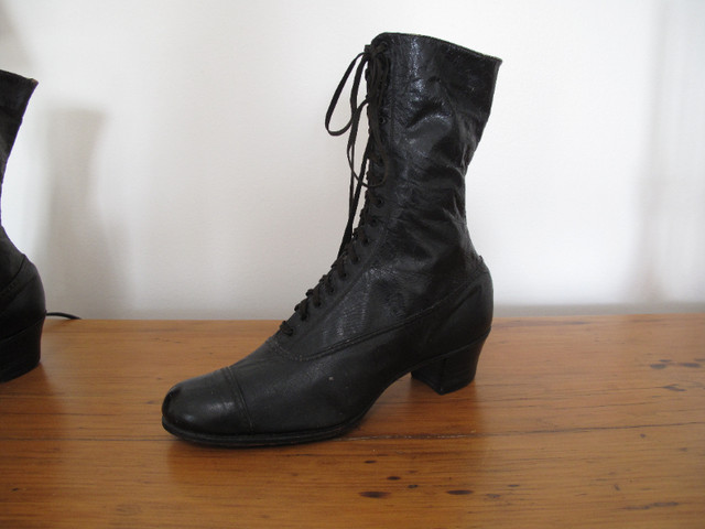 ANTIQUE EDWARDIAN WOMAN'S BOOTS in Arts & Collectibles in Guelph - Image 4