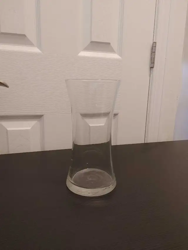 Glass vase in Home Décor & Accents in Ottawa - Image 4