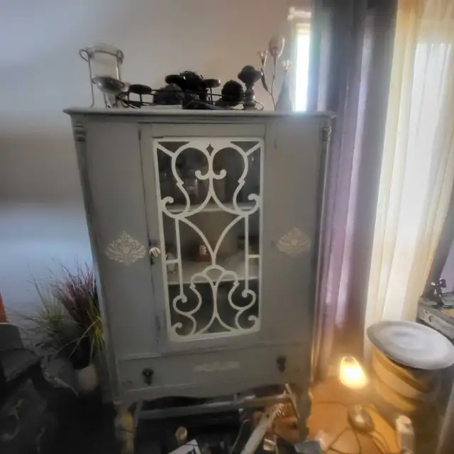 Vntg Gorgeous Display Cabinet with Glass Door