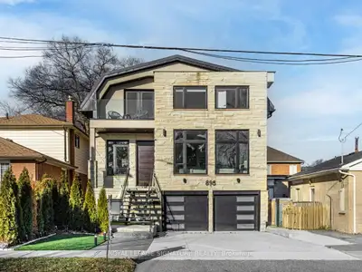 Welcome to this showstopping 4+1-bedroom detached home in Mississaugas coveted Lakeview neighbourhoo...