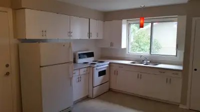 Available June 1st for people 55 years old or older. Quite building with mature tenants. Close to gr...