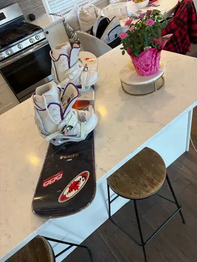 Women’s snowboard setup size 7 boots 138cm , View more