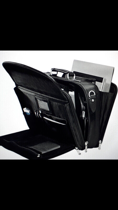Targus laptop briefcase in Laptop Accessories in Sault Ste. Marie - Image 2