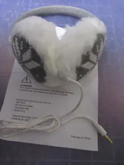 axe for her earmuff headphones NEW