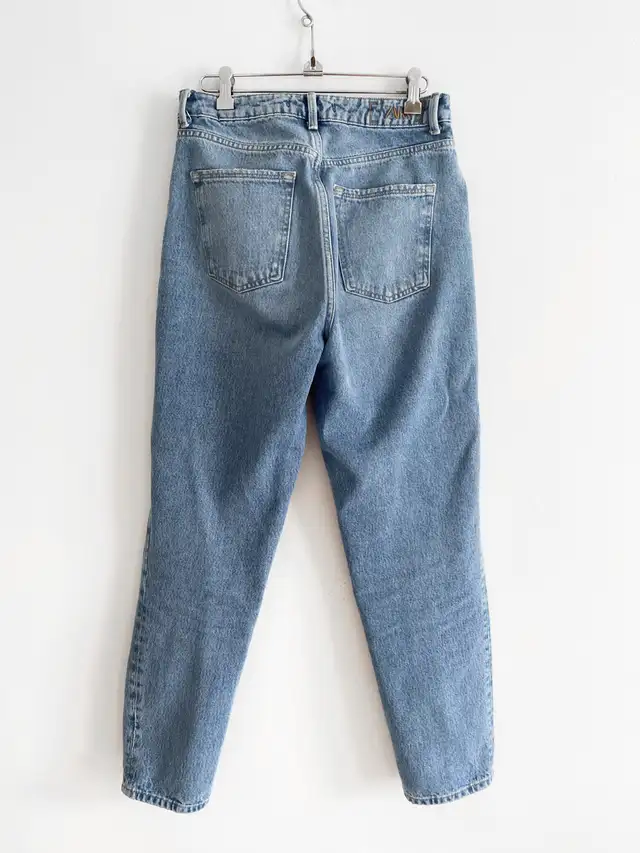 Zara Jeans in Women's - Bottoms in Kitchener / Waterloo - Image 3