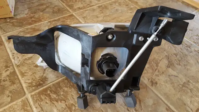 GM Chevrolet Headlight Assembly, NEW in Other in Winnipeg - Image 6