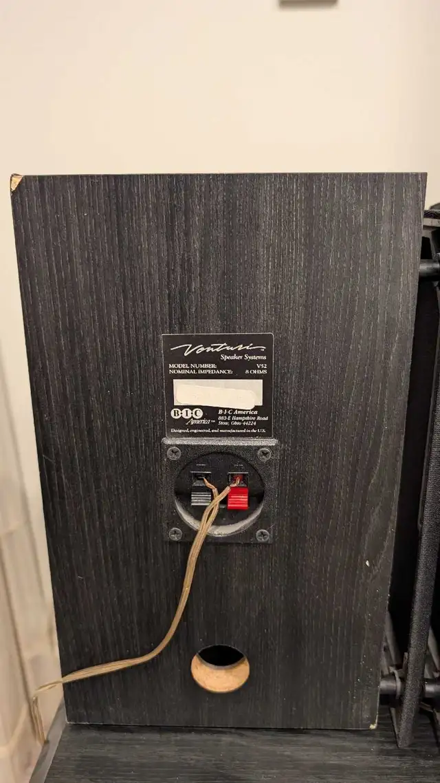 Speakers V52 and centre speaker V52CLR in Speakers in Calgary - Image 6