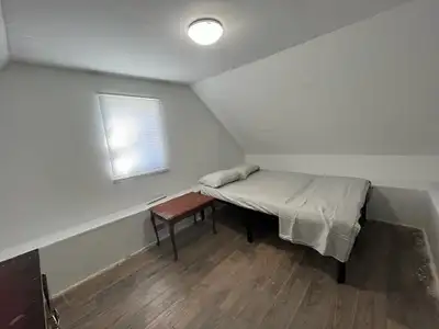 Private/sharing rooms available in 2 different houses on henry street. Rent varies. Special price fo...