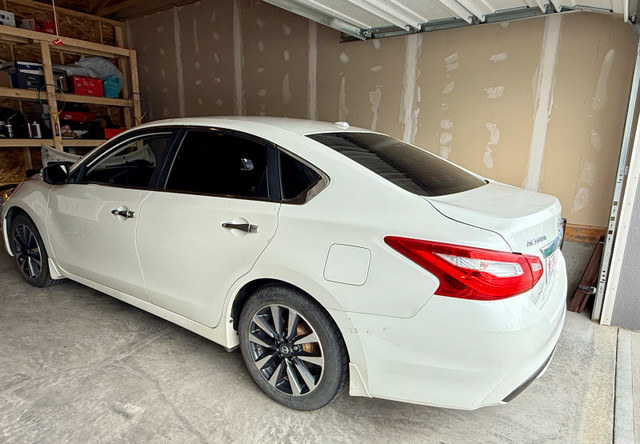 2016 Nissan altima in Cars & Trucks in Calgary - Image 3