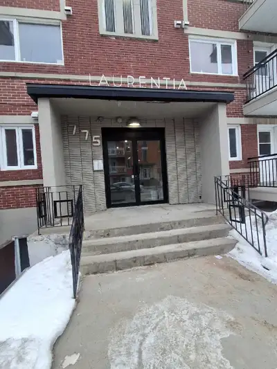 Cession de bail - 4 ½ ✨ Logement : Grand 4 ½ (2 chambres fermées) Lumineux et bien entretenu Parfait...