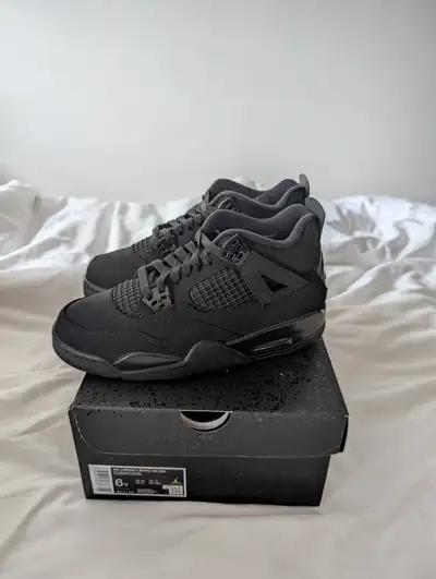 Jordan 4 Black Cat Size 6Y DS, View more