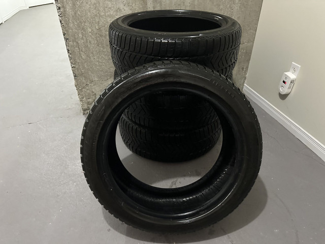 Pirelli Sottozero 3 winter tires 235/45/19 dans Pneus et jantes  à Longueuil/Rive Sud