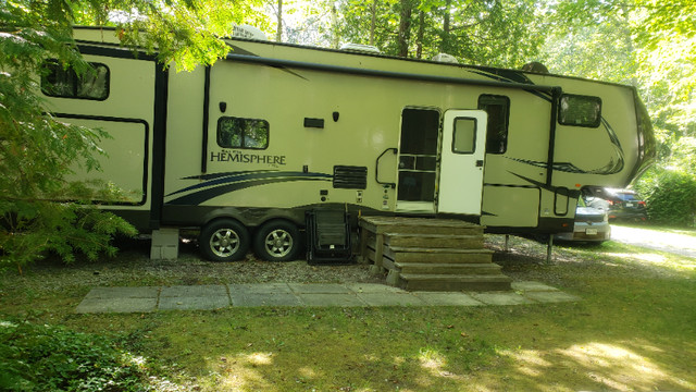 Salem Hemisphere Lite 356QBQ fifth wheel by Forest River RV in Travel Trailers & Campers in Kitchener / Waterloo - Image 2