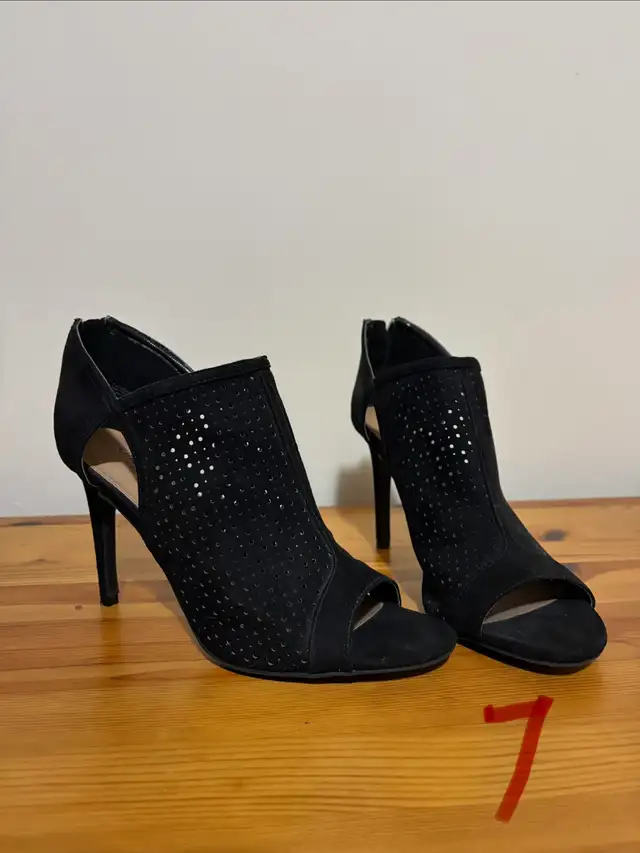 Ladies shoes in Women's - Shoes in Kitchener / Waterloo - Image 9