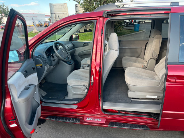 2008 Kia Sedona in Cars & Trucks in Calgary - Image 4