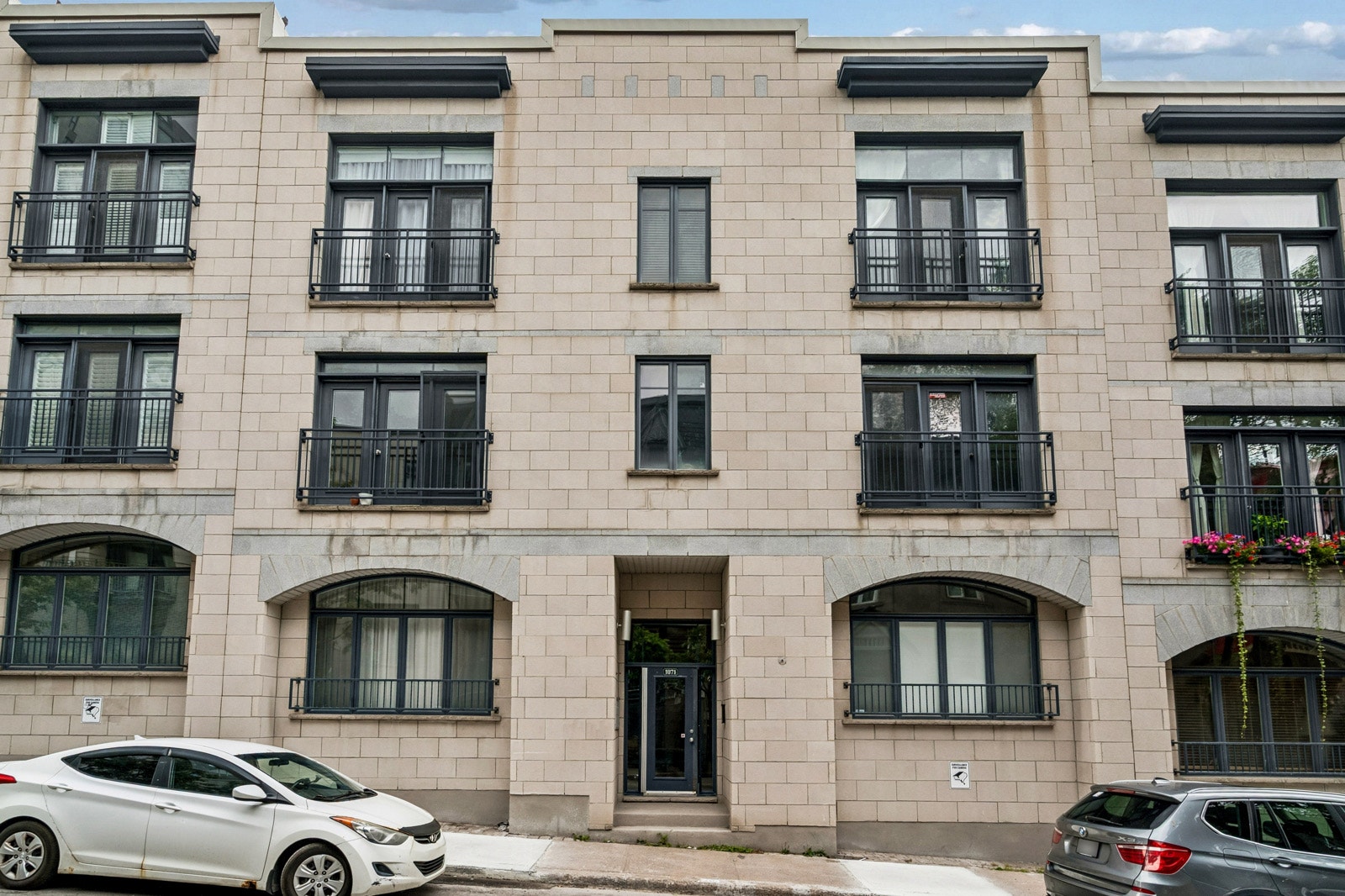 1071 Av. de l'Hôtel-de-Ville — photo 1