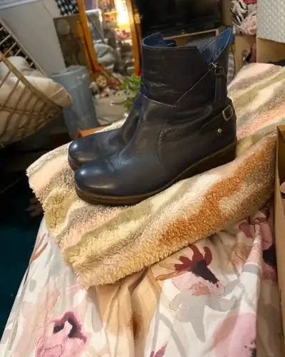 Bueno Boots size 9 289.00 retail asking 125 genuine leather new, View more