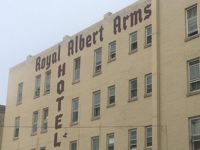 $650  ROOMS Royal Albert Arms in Room Rentals & Roommates in Winnipeg - Image 3