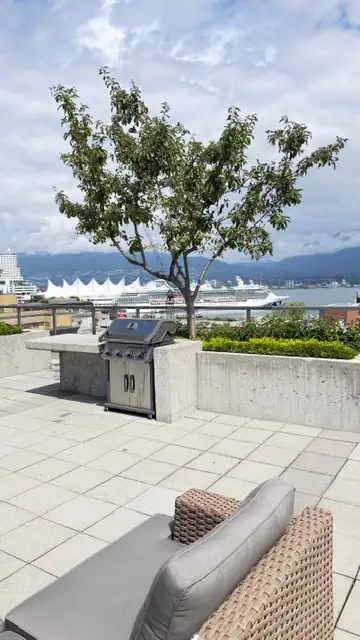 Beautiful Furnished 1BR/Rooftop Views/Walk to waterfront Sky Tr in Long Term Rentals in Vancouver - Image 9