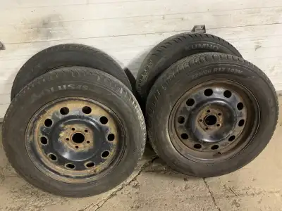 Selling a set of winter tires to fit a ford Escape 2013 and newer the bolt pattern is 5x108 they wil...