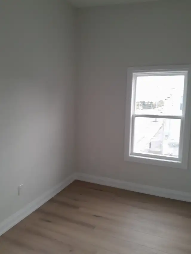 room rental and studio in Room Rentals & Roommates in Owen Sound - Image 5