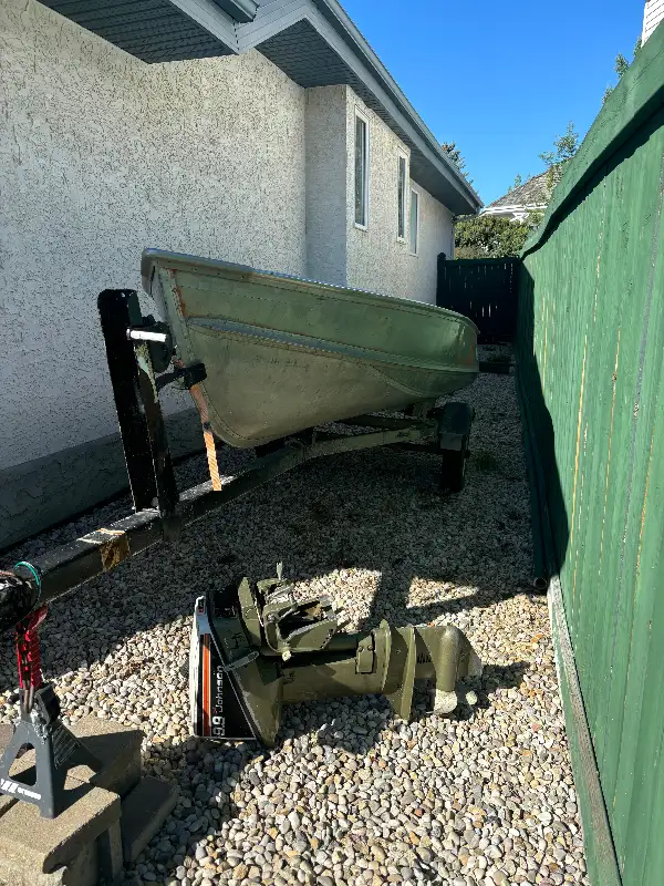 12 foot Lund fishing boat in Powerboats & Motorboats in Edmonton - Image 2