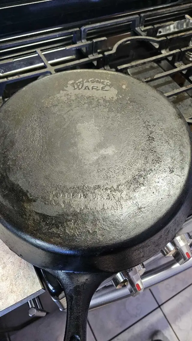 vintage wagner ware #12 large 14" cast iron skillet in Kitchen & Dining Wares in Edmonton - Image 6