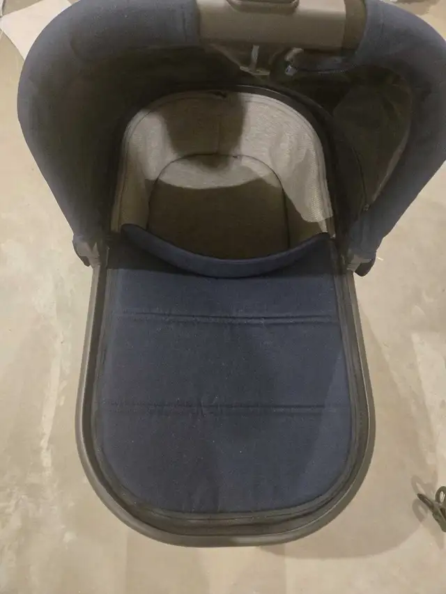 Uppababy Vista V2 Bassinet Never used.  in Strollers, Carriers & Car Seats in Edmonton - Image 4