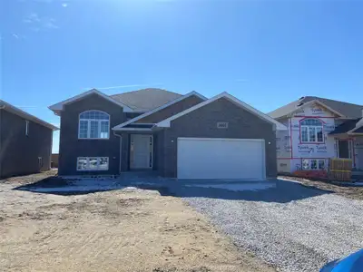 3 Bedroom, 2 Washrooms House for rent in Lakeshore