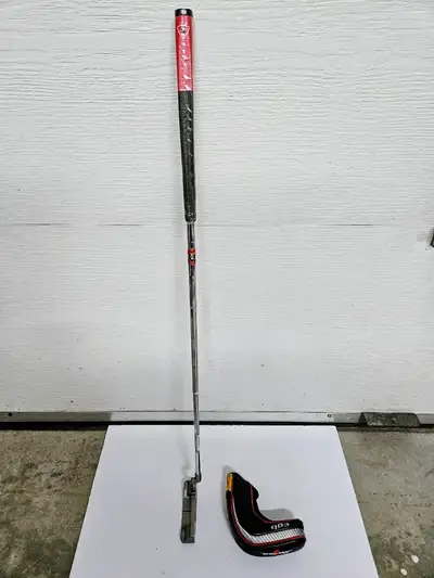 Putter Taylor Made Rossa CGB Daytona 1, droitier, 34 in. Neuf, jamais utilisé. Grip encore enveloppé...