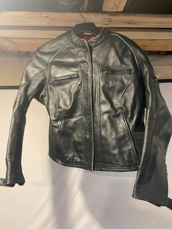 Women's Harley Davidson XL Leather Riding Jacket dans Femmes - Hauts et vêtements d'extérieur  à Brandon