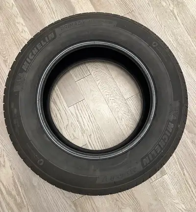 Michelin Primacy All Season tire, extremely good condition. Made in the United States, DOT of 4825....