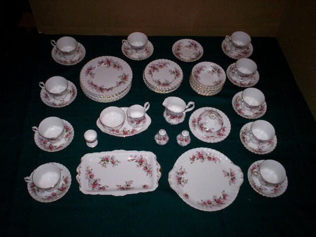 58 Piece Royal Albert Lavender Rose Bone China. in Arts & Collectibles in Annapolis Valley - Image 3