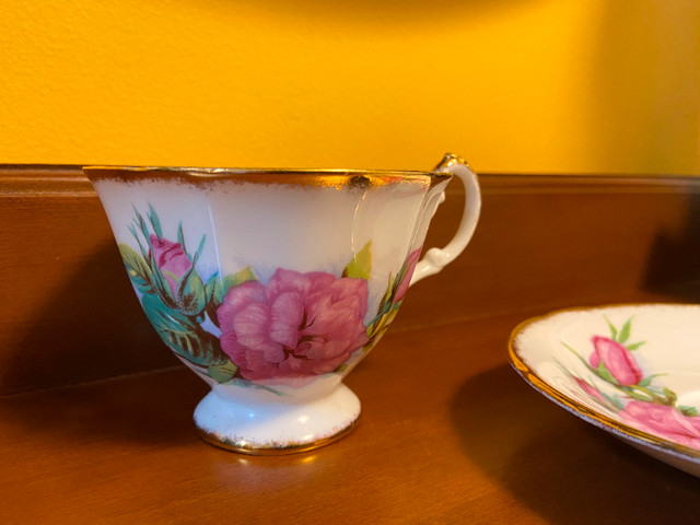 Paragon Tea Cup an Saucer England Bright Pink Large Cabbage Rose in Arts & Collectibles in Oshawa / Durham Region - Image 4