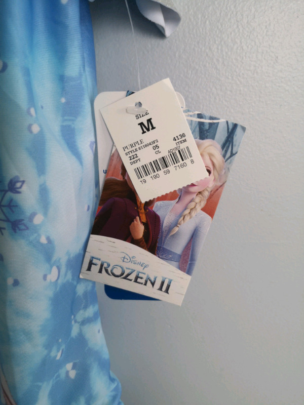 New Girls one piece FROZEN II Bathing suit Size Medium (8-10) in Kids & Youth in Moncton - Image 2