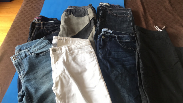 Lot de 7 pantalons jeans femme taille8-9-10 dans Femmes - Pantalons et shorts  à Longueuil/Rive Sud - Image 2