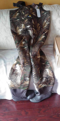 Size 10/Large Camo Waders