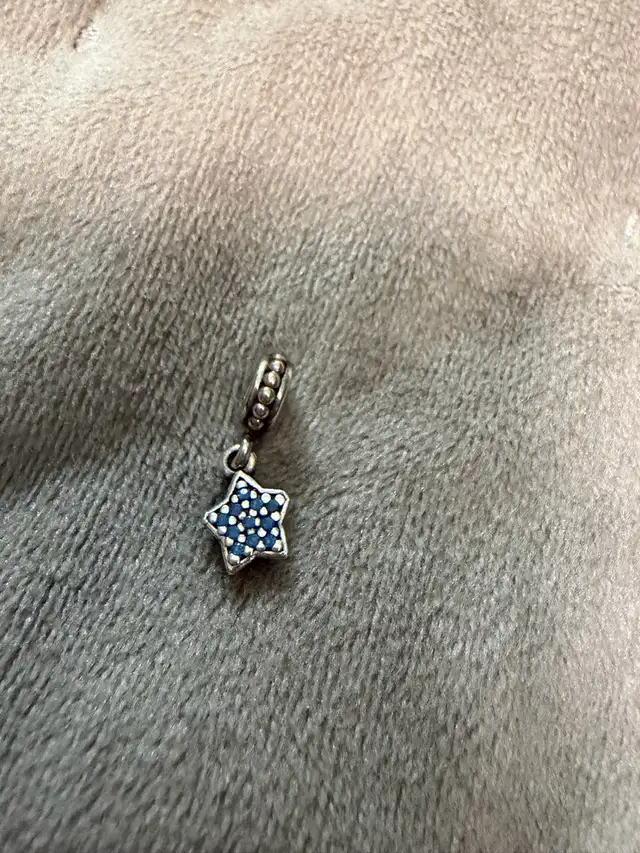 pandora star charm - blue  in Jewellery & Watches in Markham / York Region - Image 2