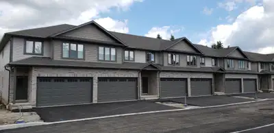 Newer 3 Bedroom Town Home with Double Car Garage in Woodstock