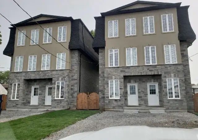 4 Girls looking for a roomate