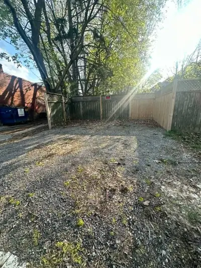 Parking Spots Available – 10 Minute Walk to McMaster University