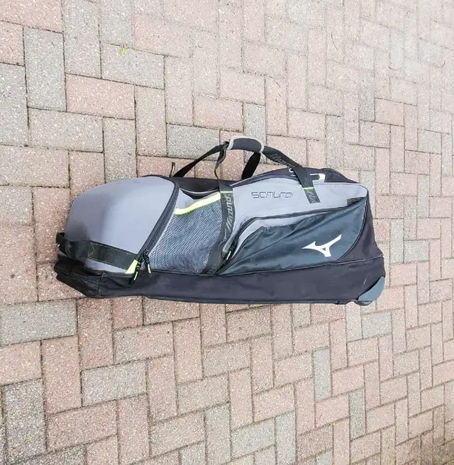 MIZUNO Baseball Equipment Bag  Wheeled in Baseball & Softball in Barrie - Image 9