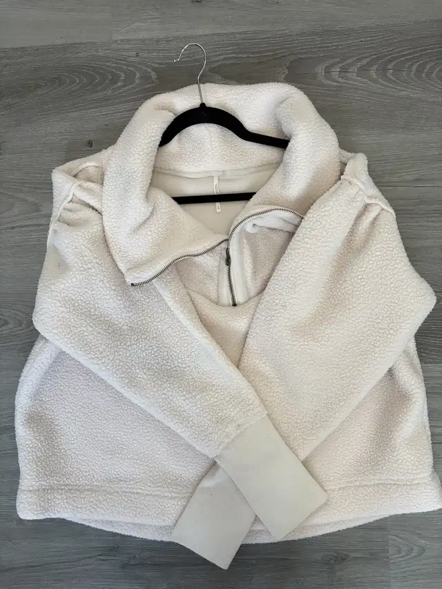Free People fleece pullover size XL in Women's - Tops & Outerwear in Winnipeg - Image 2