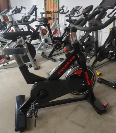 Vélo spinning cycling 518 très bon état 300$ ferme pas négociabl, View more