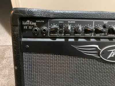 The Peavey VALVEKING 112 is a versatile, all-tube guitar AMPLIFIER that combines « vintage » tone wi...