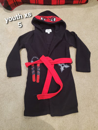 Youth xs / 5 red black Ninja Urban Heritage fleece bathrobe hous