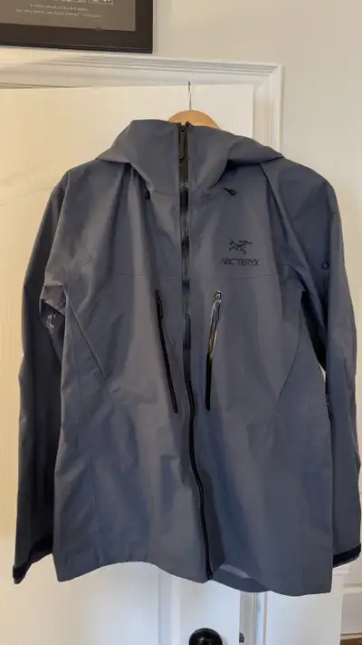 New Arc’teryx Alpha SV ‘Stratus’ - Men’s Large, View more
